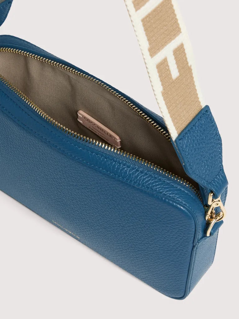 Borsa a spalla COCCINELLE TEBE E5MN5520101 Deep Blue