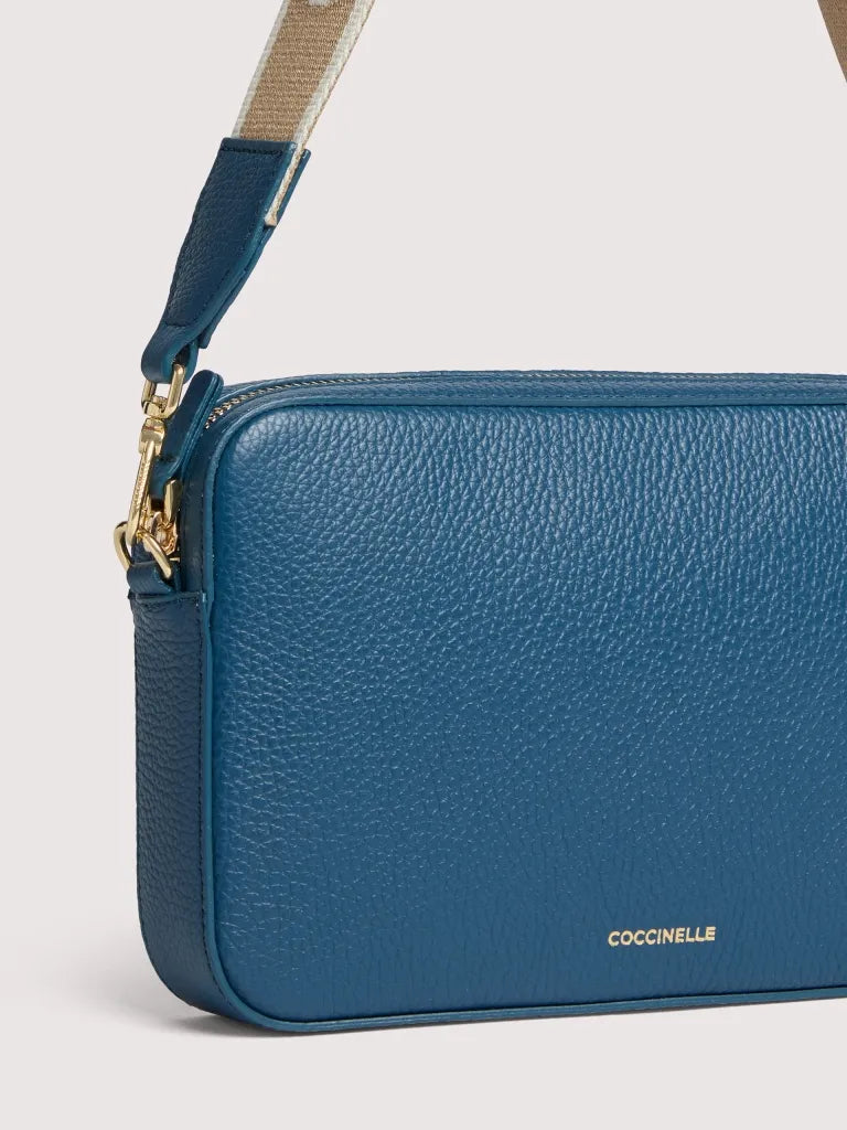 Borsa a spalla COCCINELLE TEBE E5MN5520101 Deep Blue